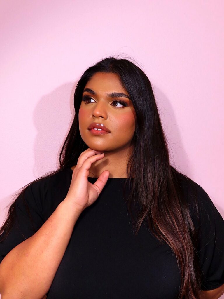 Maquillage glow lumineux réalisé par NevaBeauty
